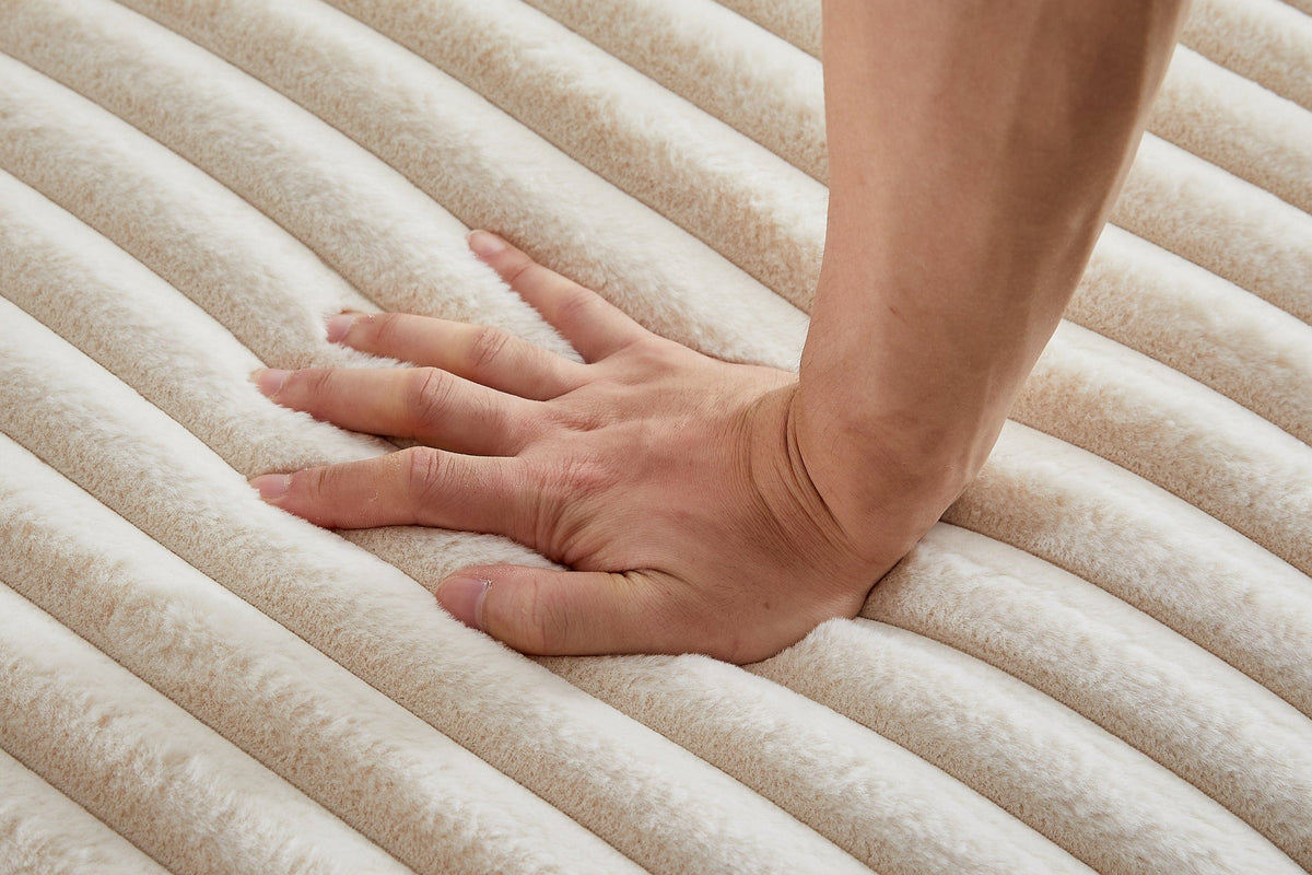 OPHELIA 49" Lounge Chair