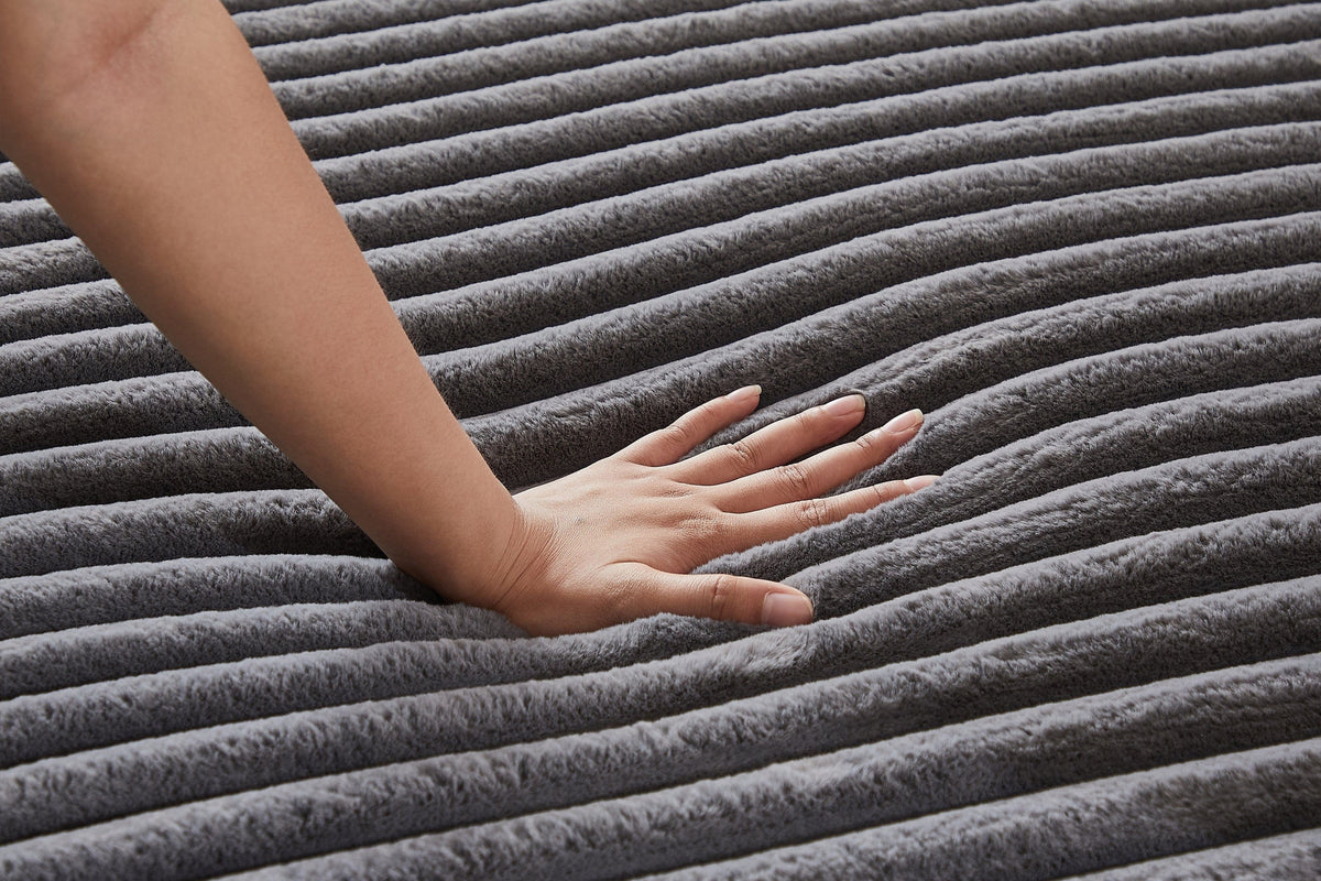 OPHELIA 55" Lounge Chair