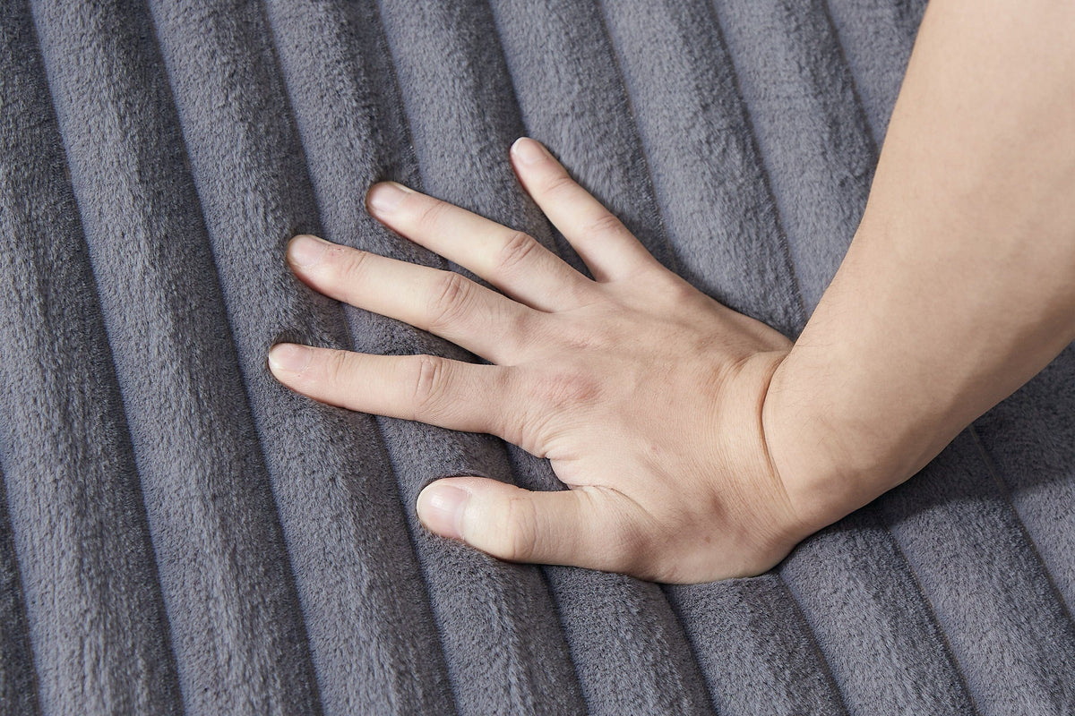 OPHELIA 55" Lounge Chair