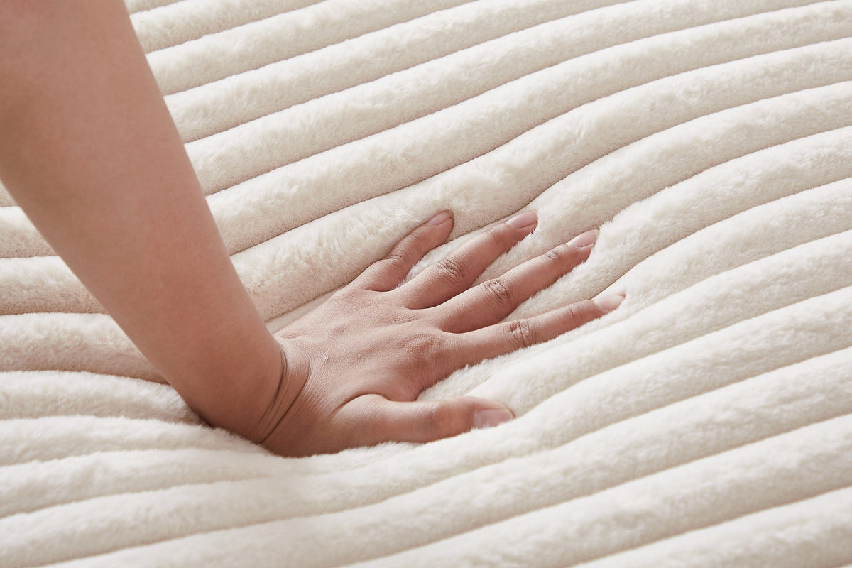 OPHELIA 55" Lounge Chair