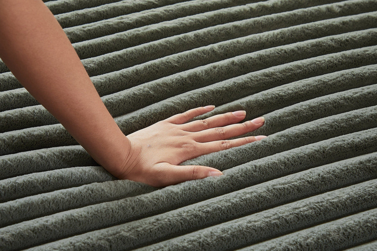 OPHELIA 55" Lounge Chair