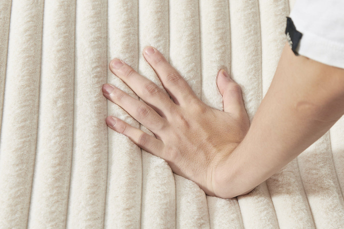 OPHELIA 55" Lounge Chair