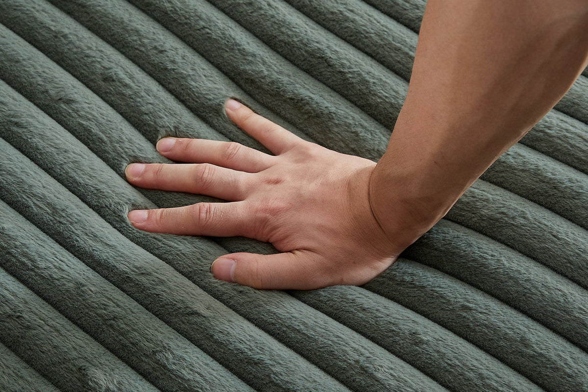 OPHELIA 49" Lounge Chair