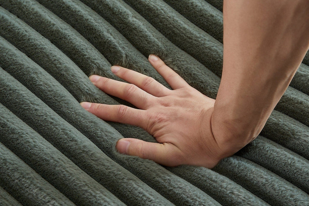 OPHELIA 49" Lounge Chair