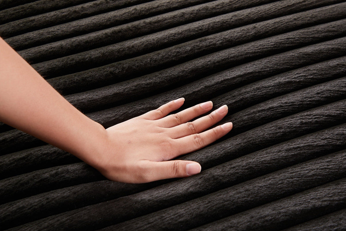 OPHELIA 55" Lounge Chair